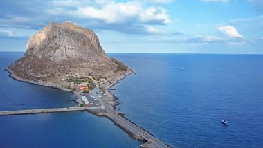 Vista citta fortificata Monemvasia Peloponneso