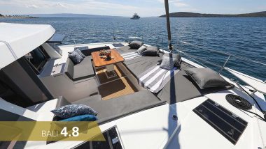 Solarium di prua Catamarano Bali 4.8